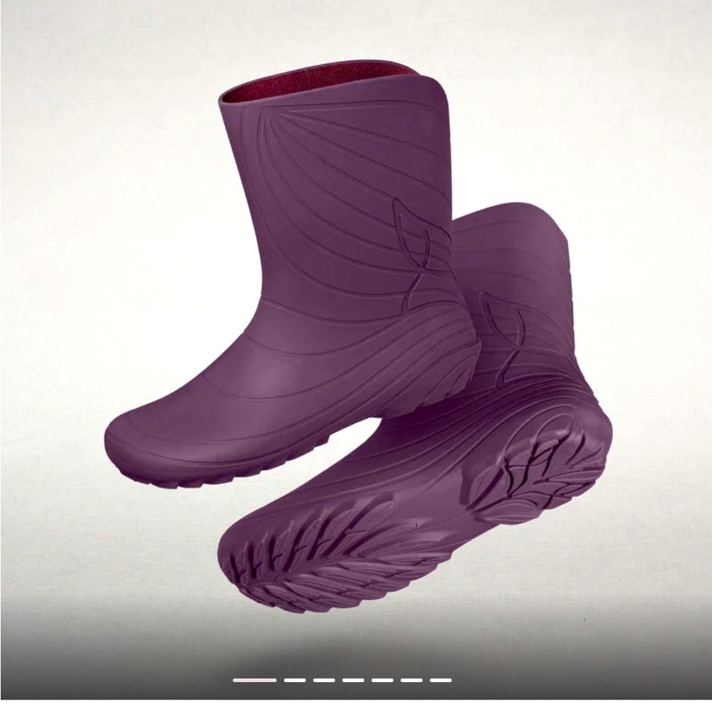Wildlings barefoot rain boots. Size 11.
